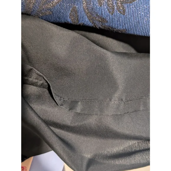 Women's LOFT Skirt Size 4 Black Blue Floral - Picture 7 of 9